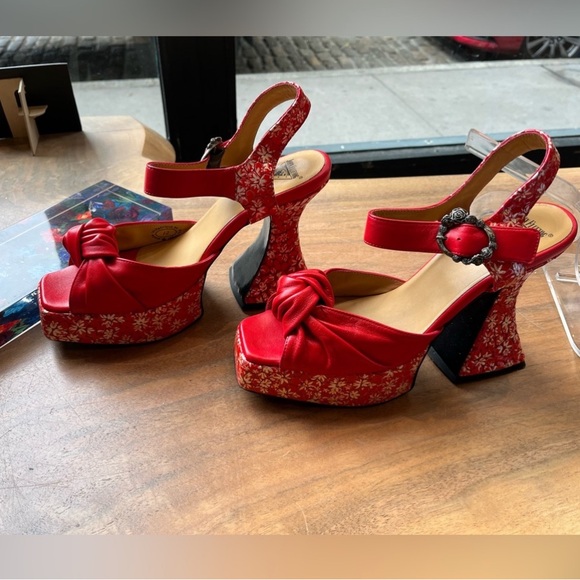 John Fluevog Mega Munster Red knotted Floral Deee Sandals - Picture 5 of 10